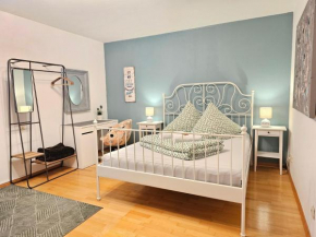 Doppelzimmer 2 I geteiltes Bad & Küche I mit dem Zug nur 4 min bis zum Hauptbahnhof